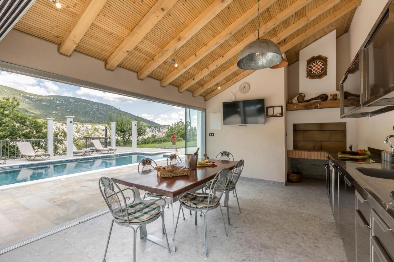 Villa Grey Stone Gata Kültér fotó