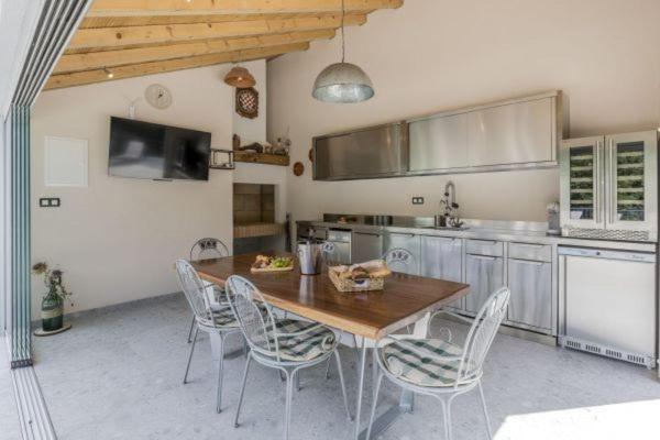 Villa Grey Stone Gata Kültér fotó